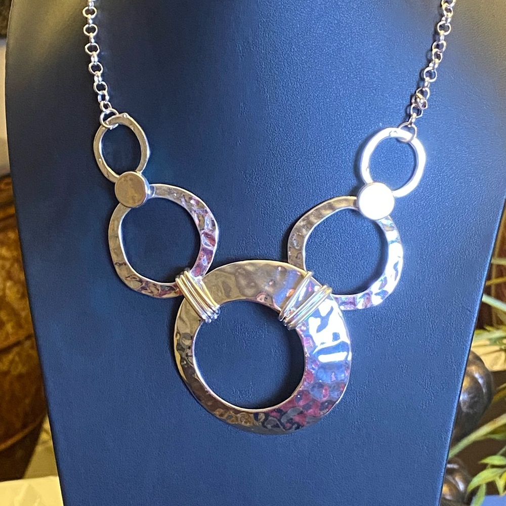 Elegant Silver Necklace with Hammered Circle Design